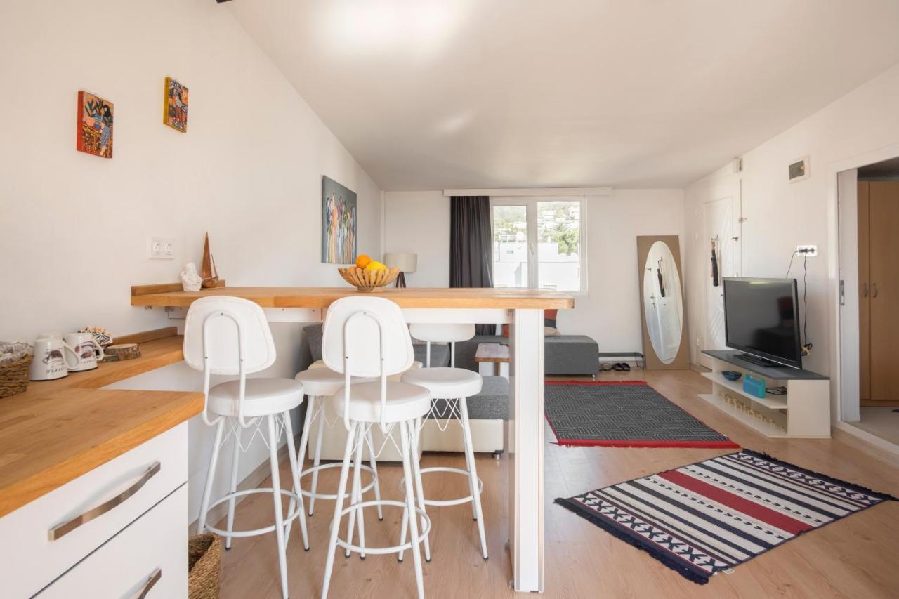 Central, Cozy, 15 Min Walk To The Beach, Fast Wi-Fi, Free Parking, 4Ppl Bodrum Exterior photo