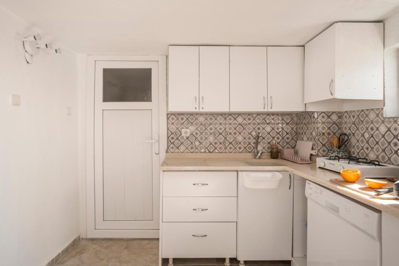 Central, Cozy, 15 Min Walk To The Beach, Fast Wi-Fi, Free Parking, 4Ppl Bodrum Exterior photo